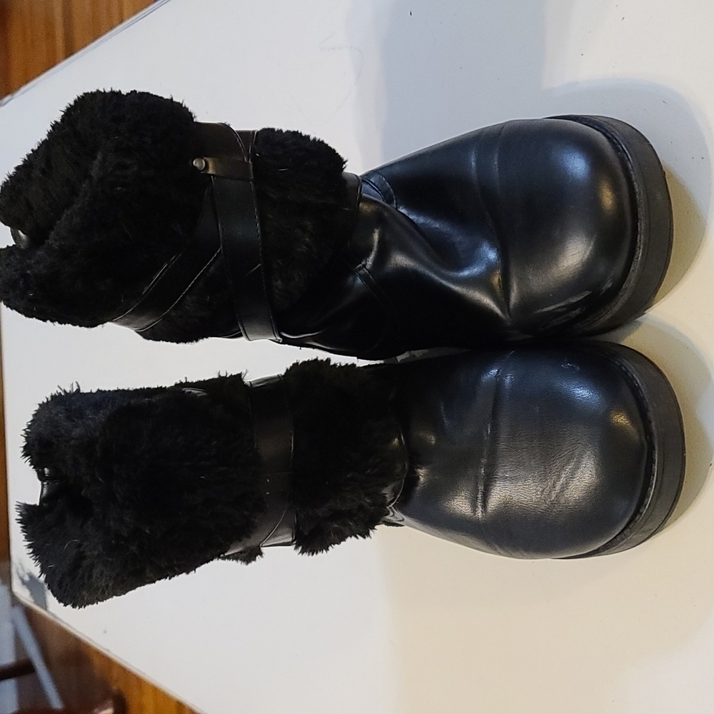 G‎ By Guess Women's Black Faux Leather/Fur Lined Boots Size Approx. 10-10.5 EUC